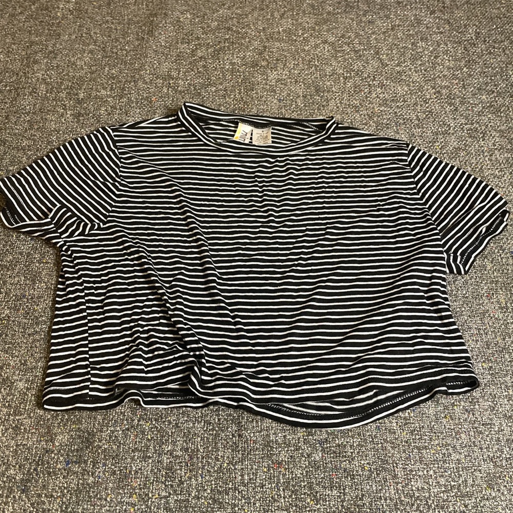 Black and white stripe crop top
